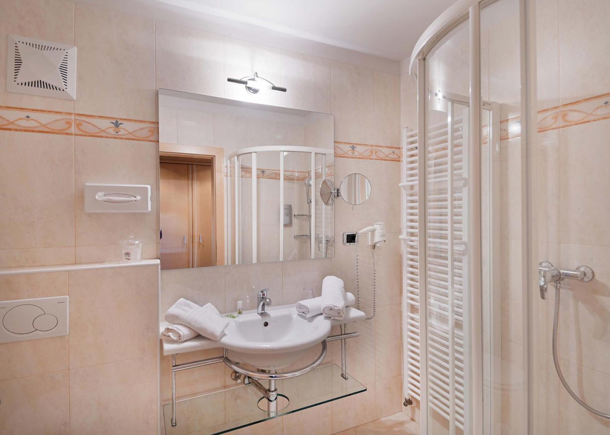 Hotel Das Stachelburg Парчинес Екстер'єр фото
